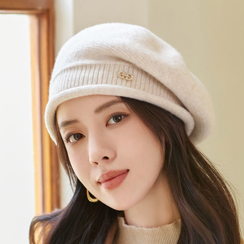 Women's knit beret with metal ring