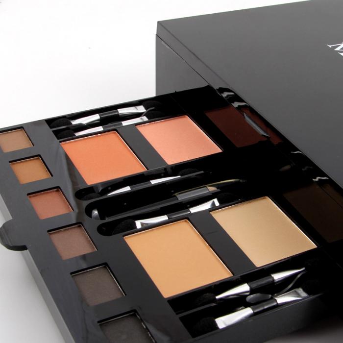 Piano-shaped makeup palette box with eyeshadows