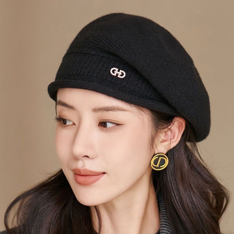 Women's knit beret with metal ring