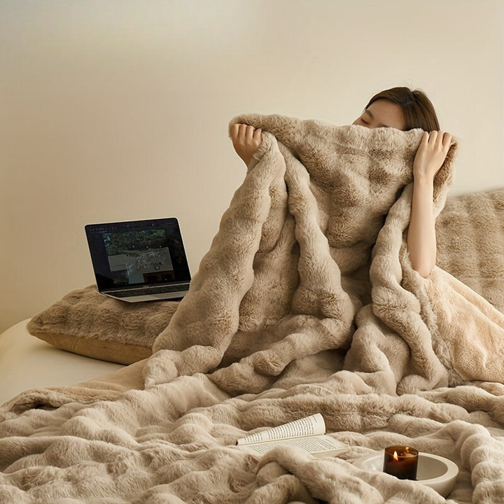 Colverro™ Double-Sided Fleece Blanket in Silky Faux Rabbit Fur