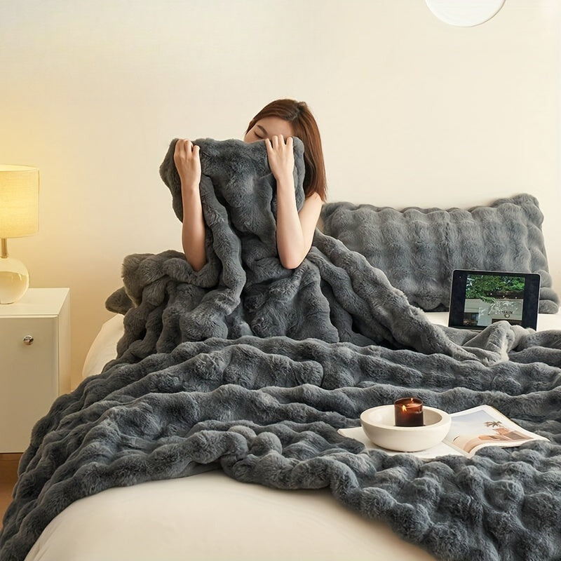 Colverro™ Double-Sided Fleece Blanket in Silky Faux Rabbit Fur