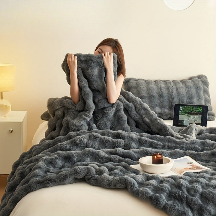 Colverro™ Double-Sided Fleece Blanket in Silky Faux Rabbit Fur