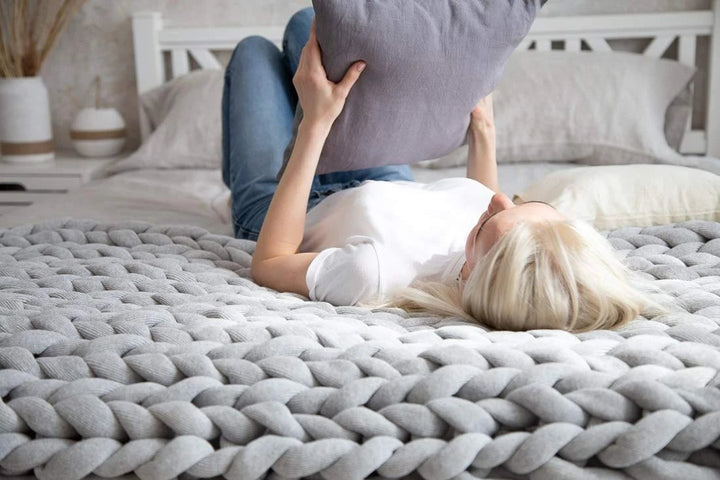 Colverro™ Chunky Knit Blanket, Extra Thick and Cloud-Soft Throw