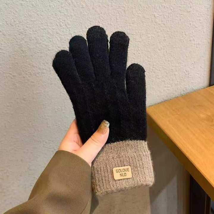 Brown knit gloves with contrast ribbed cuff
