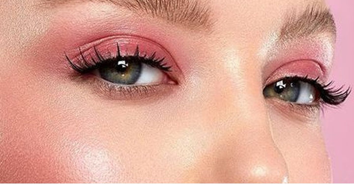 Magnetic eyelashes in round mirror case