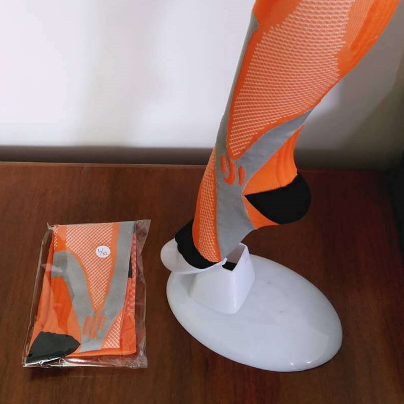 Graduated compression knee socks for running