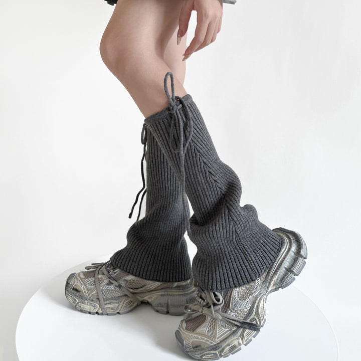 Flared ribbed leg warmers with tie