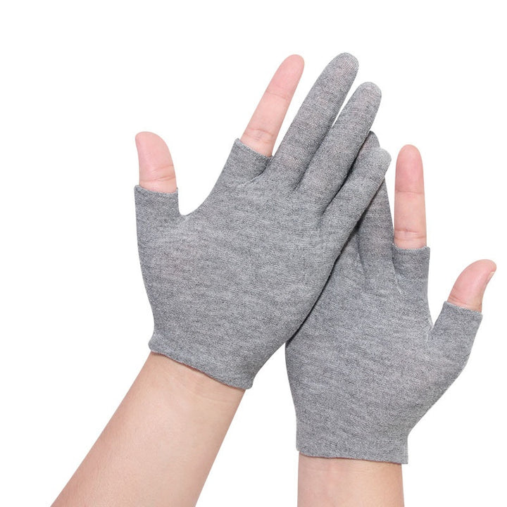 White cotton half-finger gloves with open fingertips