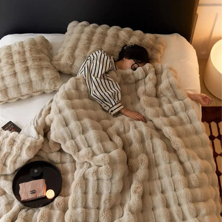 Colverro™ Soft Plush All-Season Blanket with a Minimal, Elegant Look